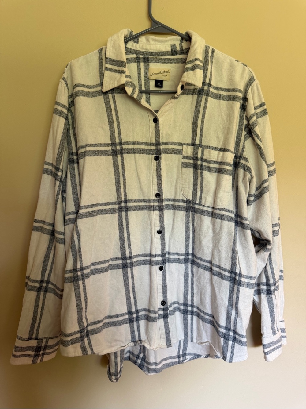 Universal Thread White and Blue/Grey Plaid Button up Flannel Shirt